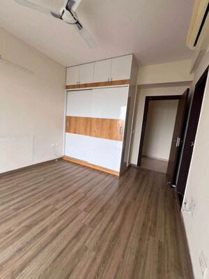 Room in 4 BHK Apartment at Conscient Heritage Max, Sector 102 – for Sale