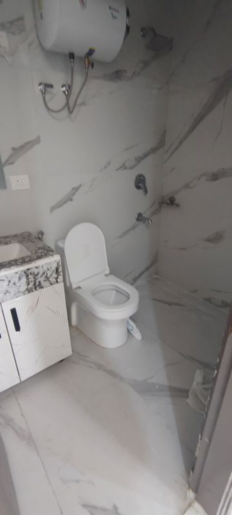 Bathroom, sector 23 3 Bedroom 1600 Sq.Ft. Builder Floor In Sector 23 Gurgaon 10710644