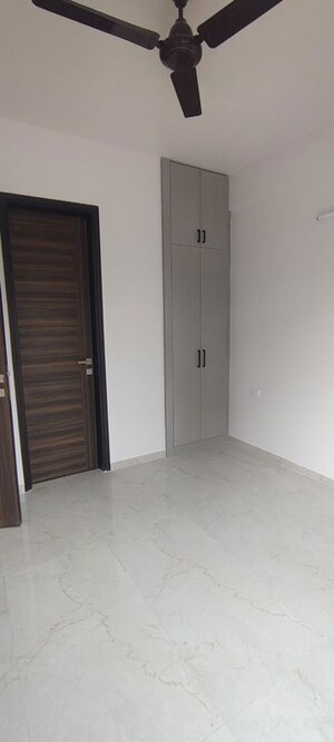 Room in 3 BHK Builder Floor at Sector 23 – for Rent