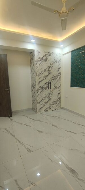 Room in 3 BHK Builder Floor at Sector 23 – for Rent