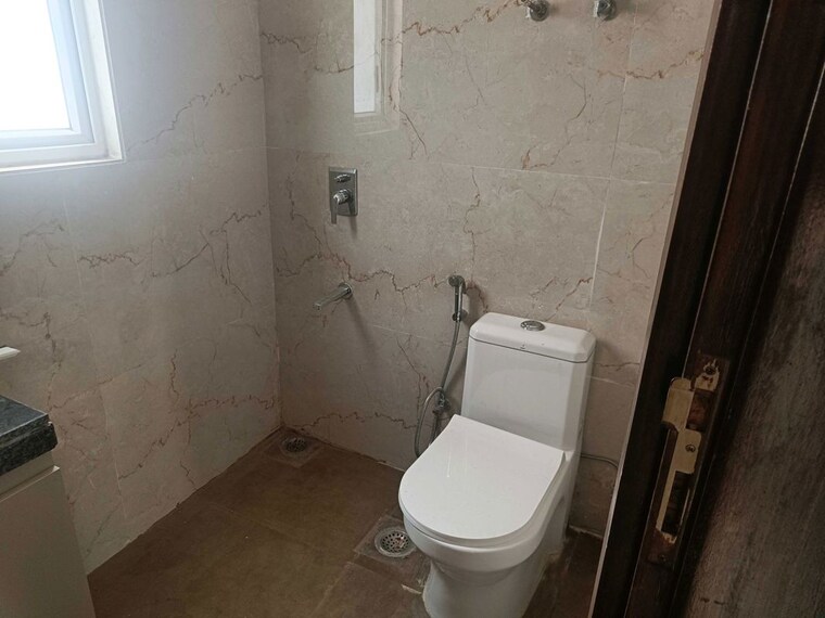 Bathroom, sector 22 4 Bedroom 2200 Sq.Ft. Builder Floor In Sector 22 Gurgaon 10710657