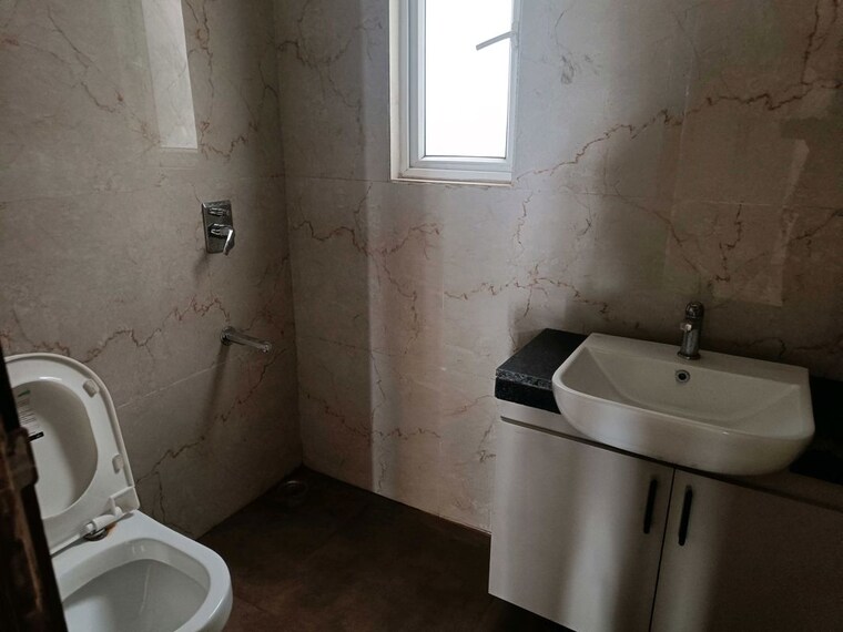 Bathroom, sector 22 4 Bedroom 2200 Sq.Ft. Builder Floor In Sector 22 Gurgaon 10710657