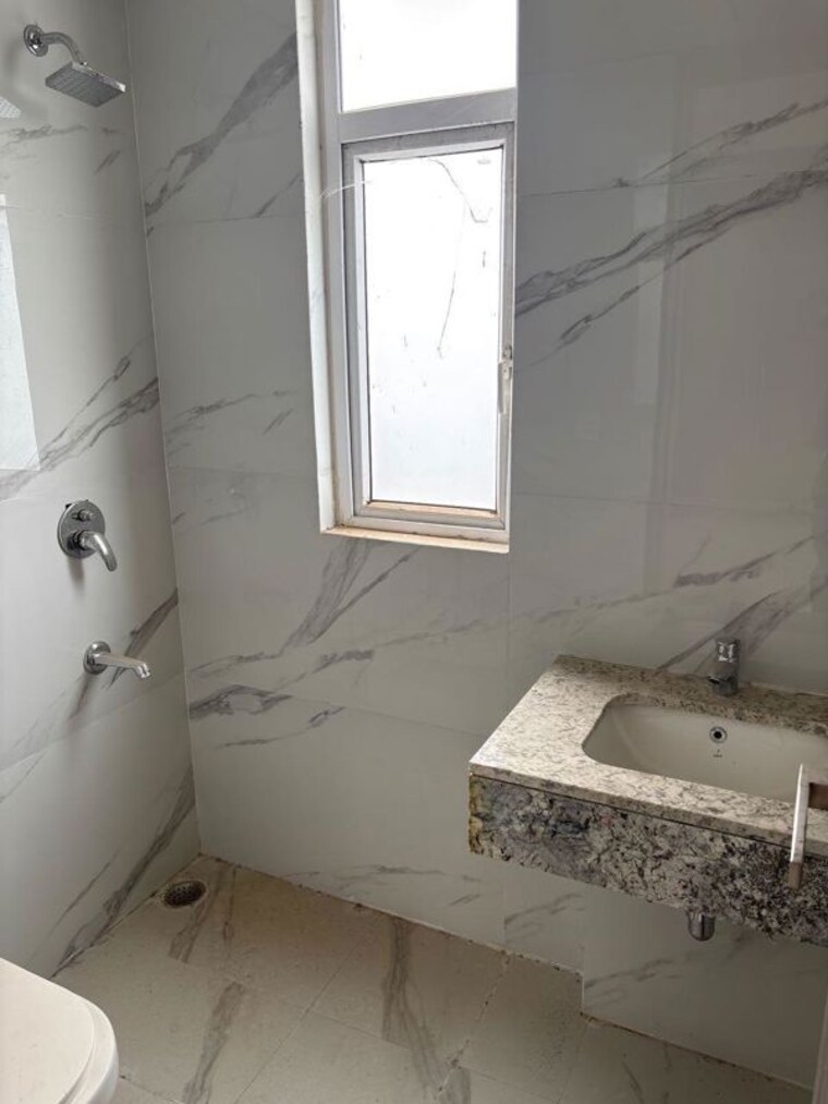 Bathroom, sector 23 4 Bedroom 2200 Sq.Ft. Builder Floor In Sector 23 Gurgaon 10710690