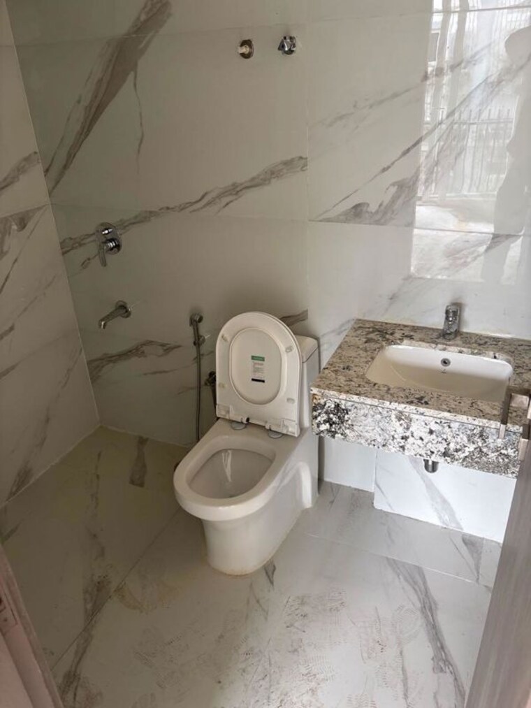 Bathroom, sector 23 4 Bedroom 2200 Sq.Ft. Builder Floor In Sector 23 Gurgaon 10710690