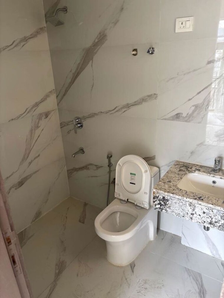 Bathroom, sector 23 4 Bedroom 2200 Sq.Ft. Builder Floor In Sector 23 Gurgaon 10710690
