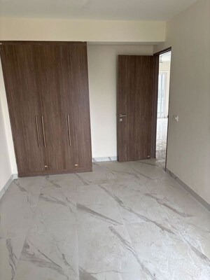 Room in 4 BHK Builder Floor at Sector 23 – for Rent