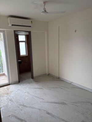 Room in 4 BHK Builder Floor at Sector 23 – for Rent