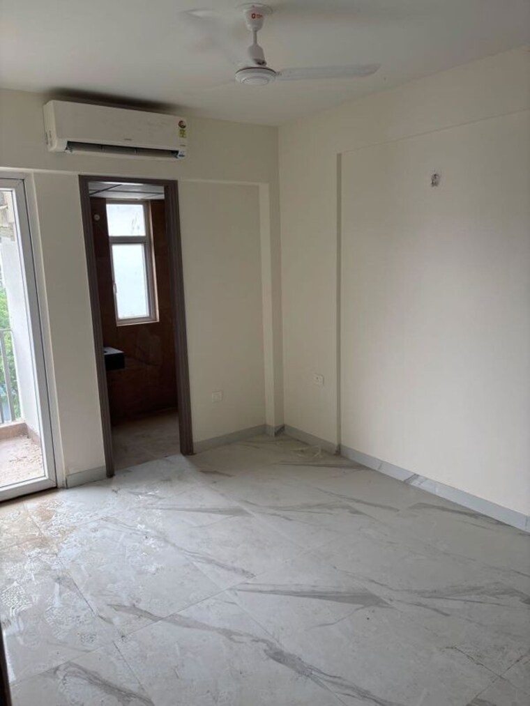 Room, sector 23 4 Bedroom 2200 Sq.Ft. Builder Floor In Sector 23 Gurgaon 10710690
