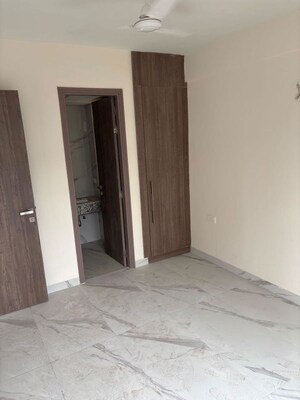 Room in 4 BHK Builder Floor at Sector 23 – for Rent