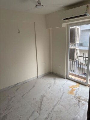 Room in 4 BHK Builder Floor at Sector 23 – for Rent