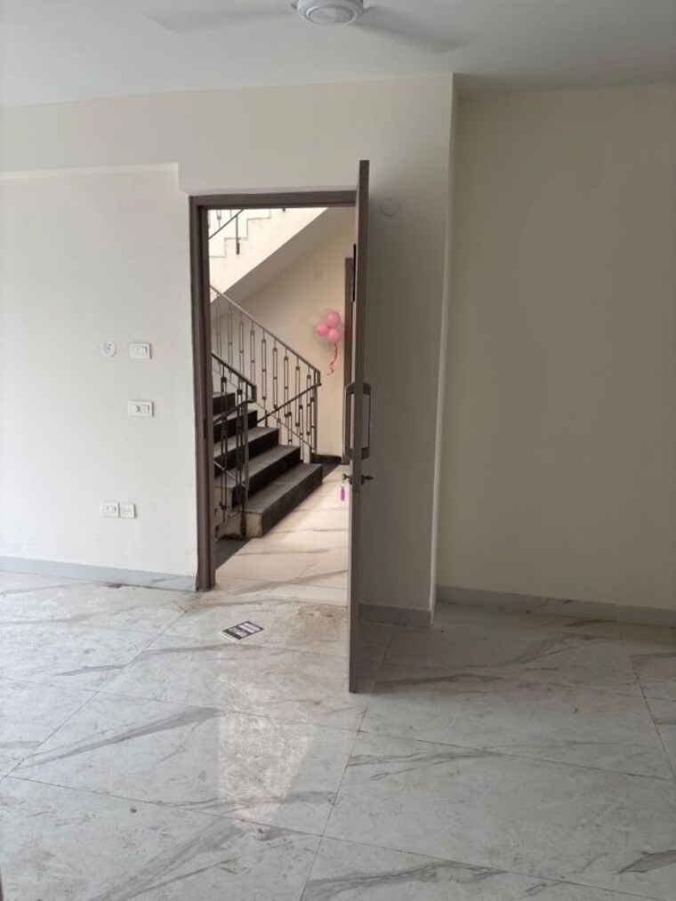 Room, sector 23 4 Bedroom 2200 Sq.Ft. Builder Floor In Sector 23 Gurgaon 10710690