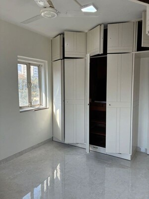 Room in 2 BHK Apartment at Byculla – for Sale