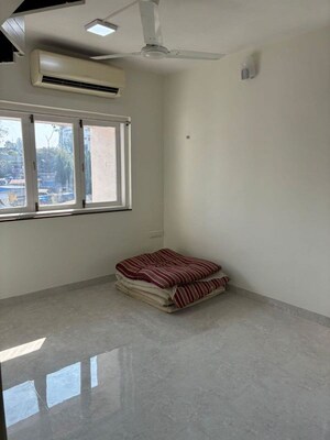 Room in 2 BHK Apartment at Byculla – for Sale