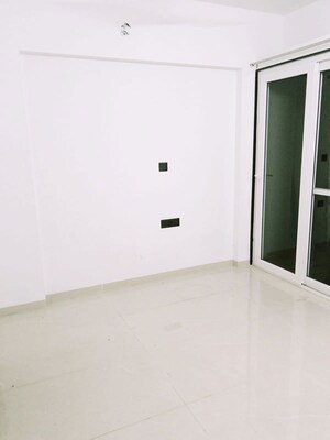 Room in 2 BHK Apartment at Pristine Allure, Kharadi – for Rent