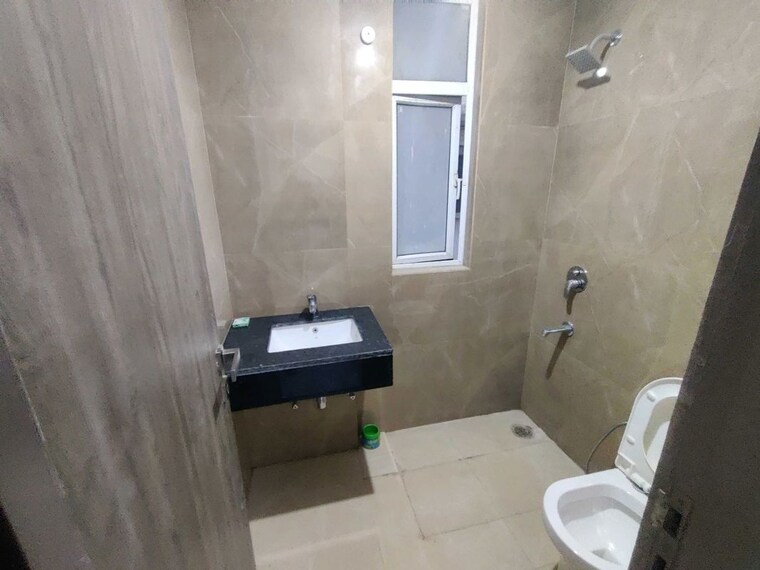 Bathroom, sector 23a 2 Bedroom 1200 Sq.Ft. Builder Floor In Sector 23a Gurgaon 10710568