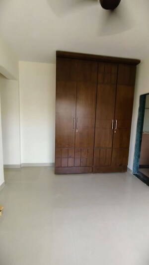 Room in 1 BHK Apartment at Sadguru Complex I, Goregaon East – for Rent