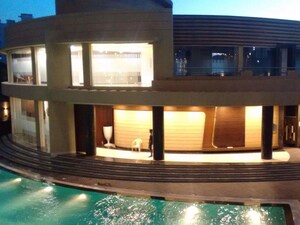 Swimming Pool in 3 BHK Apartment at Byculla – for Sale