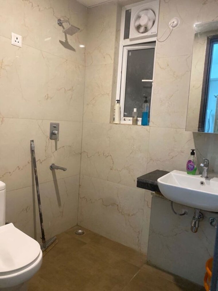 Bathroom, sector 21 2 Bedroom 1250 Sq.Ft. Builder Floor In Sector 21 Gurgaon 10710491