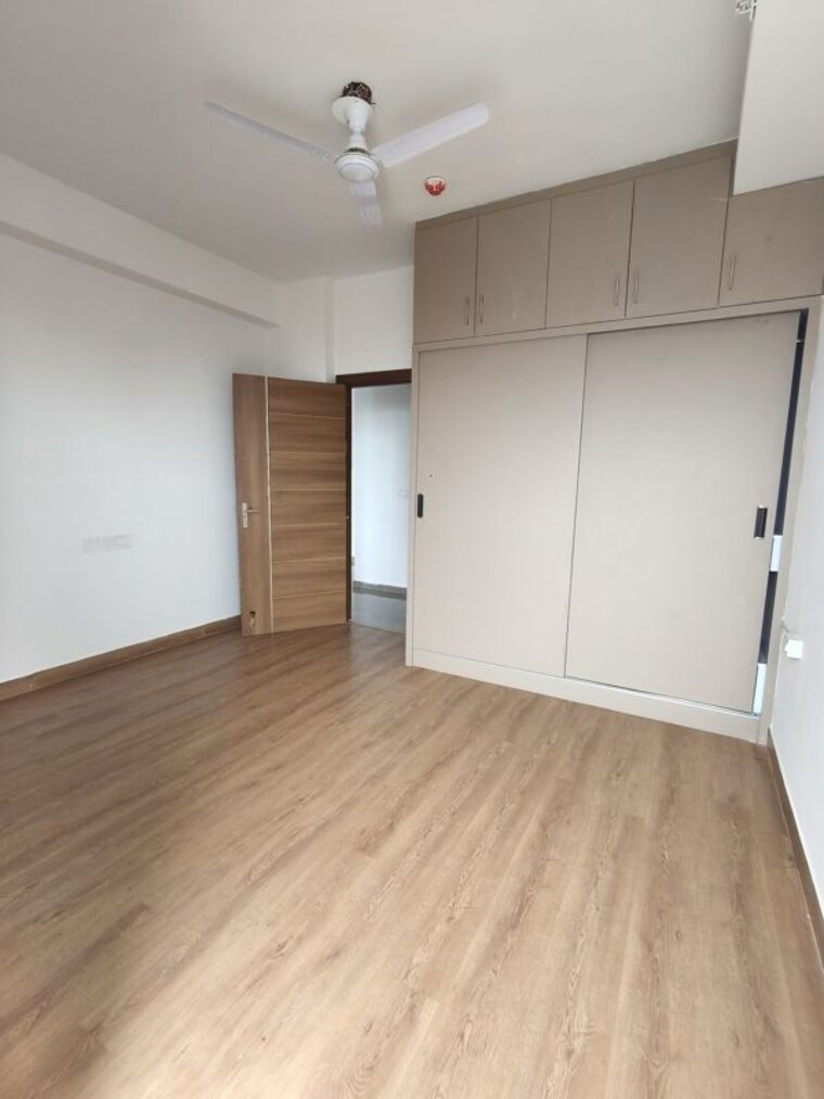 Room, tulip-yellow 3 Bedroom 1704 Sq.Ft. Apartment In Sector 69 Gurgaon 10710697