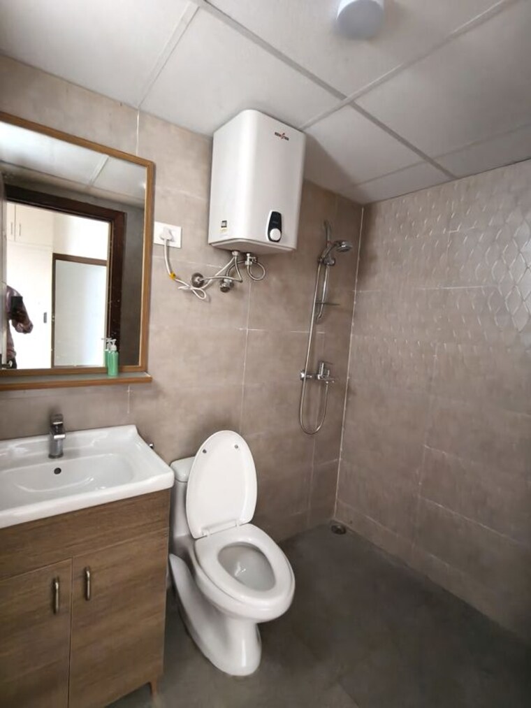 Bathroom, tulip-yellow 3 Bedroom 1704 Sq.Ft. Apartment In Sector 69 Gurgaon 10710697