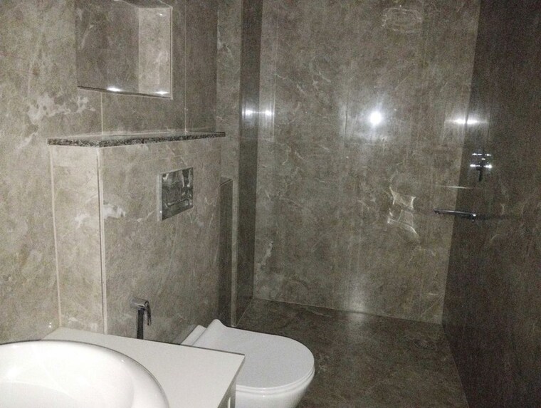 Bathroom, sector 21 4 Bedroom 2200 Sq.Ft. Builder Floor In Sector 21 Gurgaon 10710753