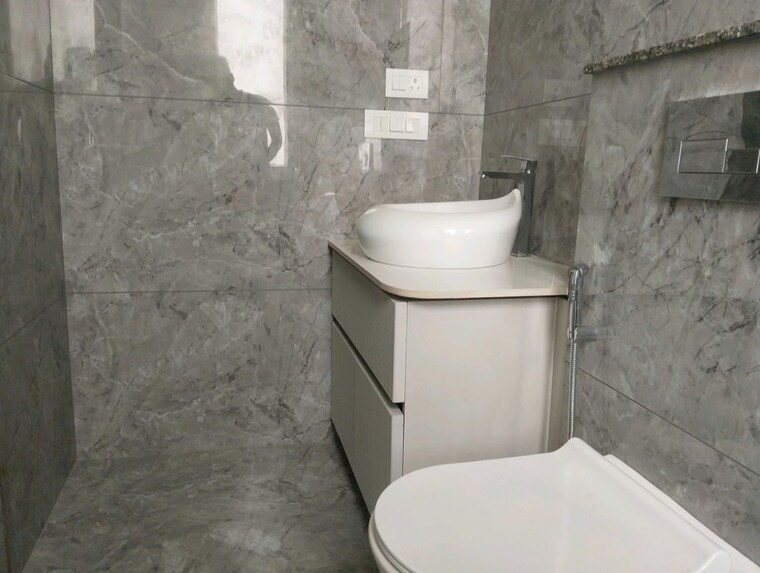 Bathroom, sector 21 4 Bedroom 2200 Sq.Ft. Builder Floor In Sector 21 Gurgaon 10710753