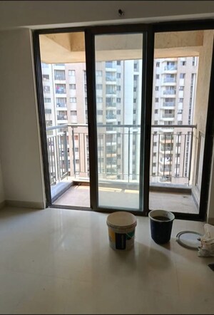 Room in 1 BHK Apartment at Lodha Splendora, Ghodbunder Road – for Rent