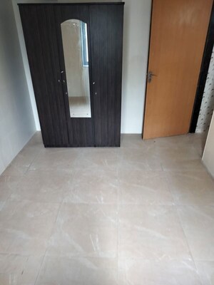 Room in 1 BHK Apartment at Shiv Kirti Apartment, Malad West – for Rent