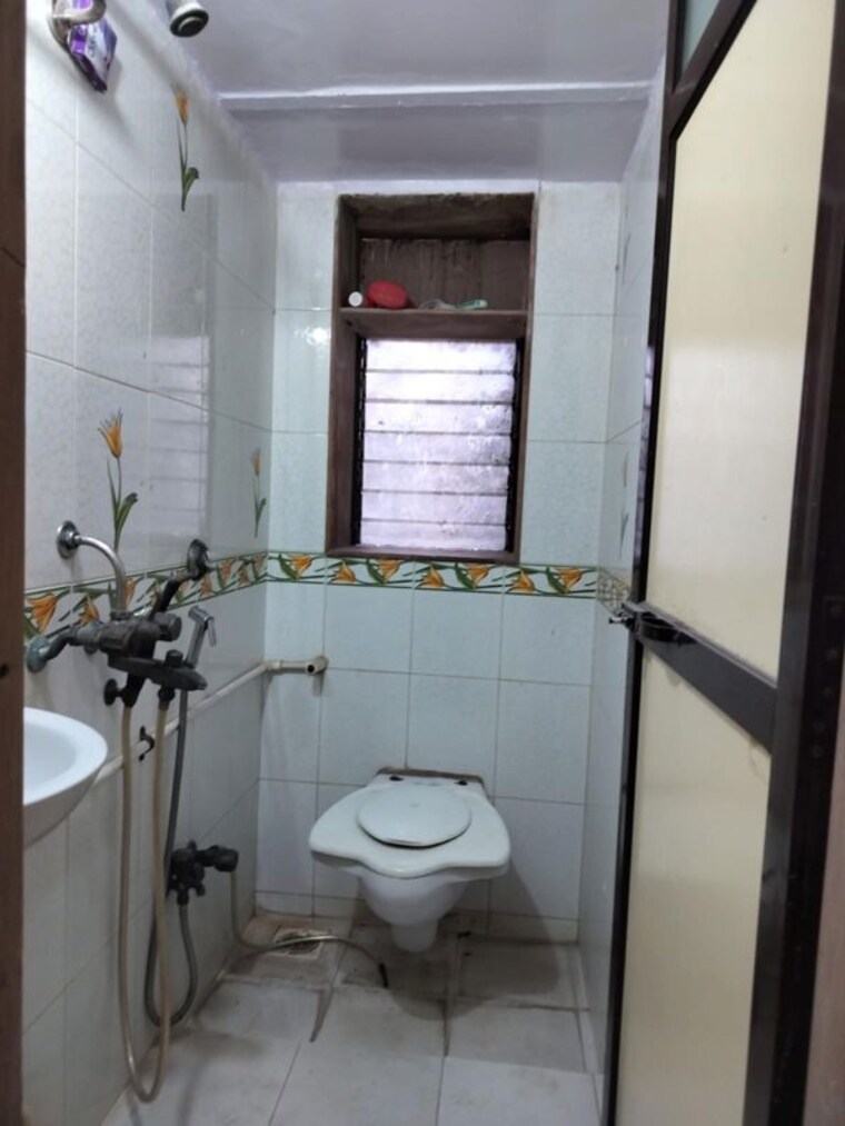 Bathroom, shiv-kirti-apartment 1 Bedroom 450 Sq.Ft. Apartment In Malad West Mumbai 10710744