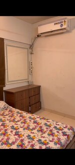 1 BHK +  550 Sq.Ft. Apartment in Lokhandwala Complex