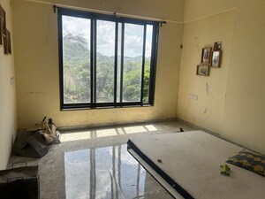 Room in 2 BHK Apartment at Yash Signature, Chembur – for Rent