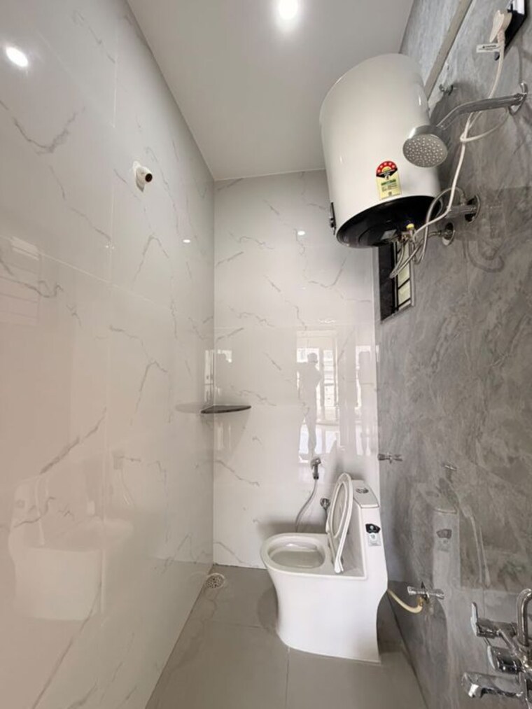 Bathroom, stage 1 2 Bedroom 1000 Sq.Ft. Apartment In Stage 1 Bangalore 10710794