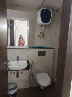 Bathroom in 1 BHK Builder Floor at Sector 21 – for Rent