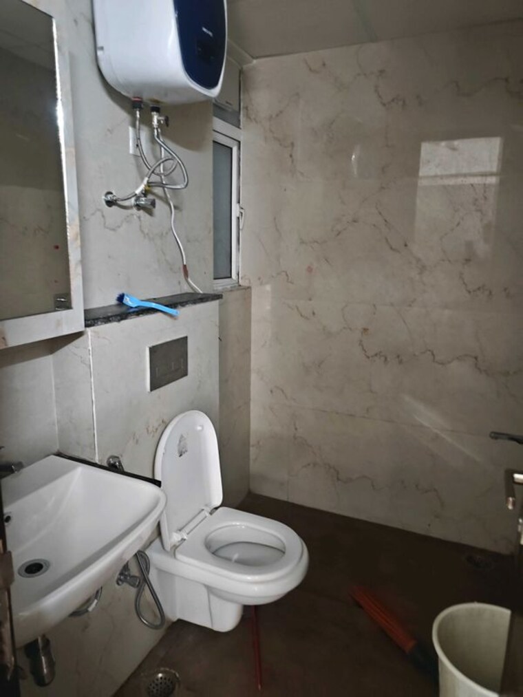 Bathroom, sector 21 1 Bedroom 950 Sq.Ft. Builder Floor In Sector 21 Gurgaon 10710824