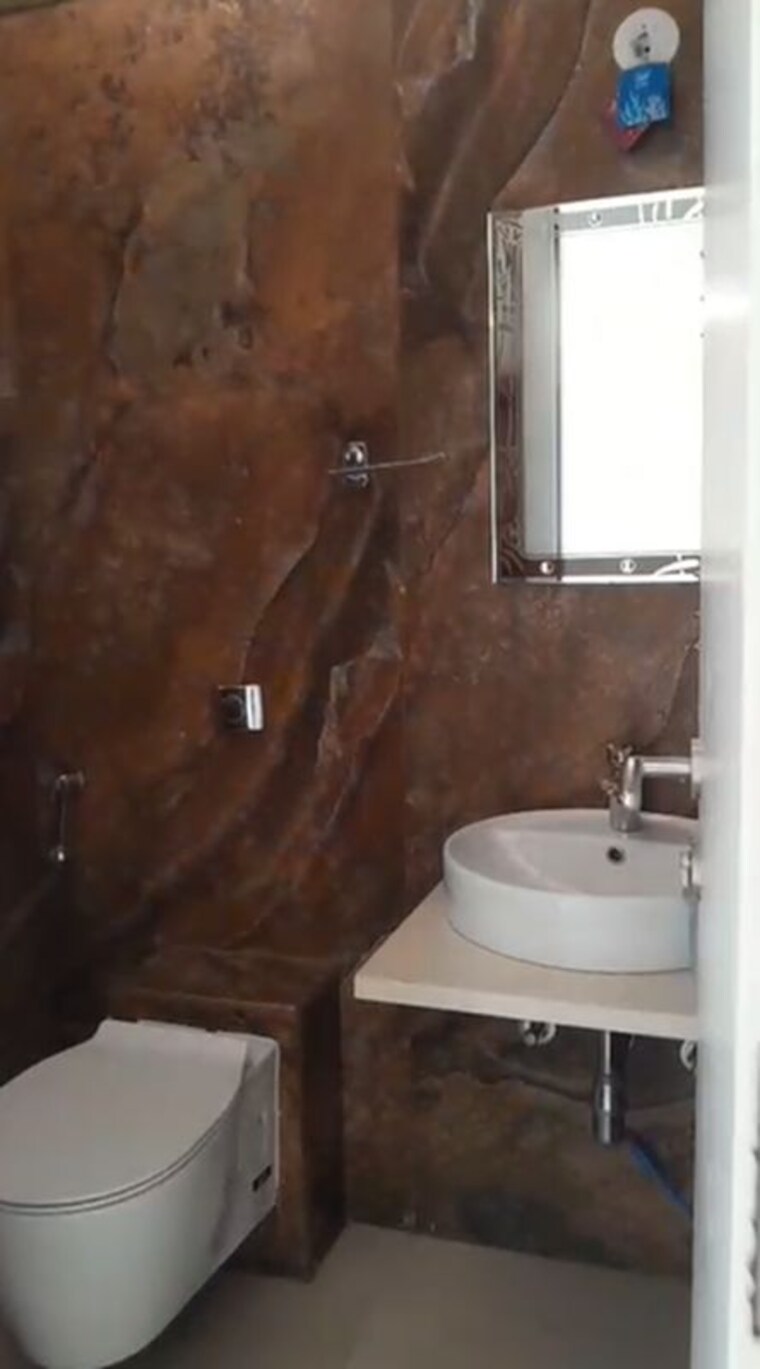 Bathroom, chembur 3 Bedroom 1100 Sq.Ft. Apartment In Chembur Mumbai 10710480