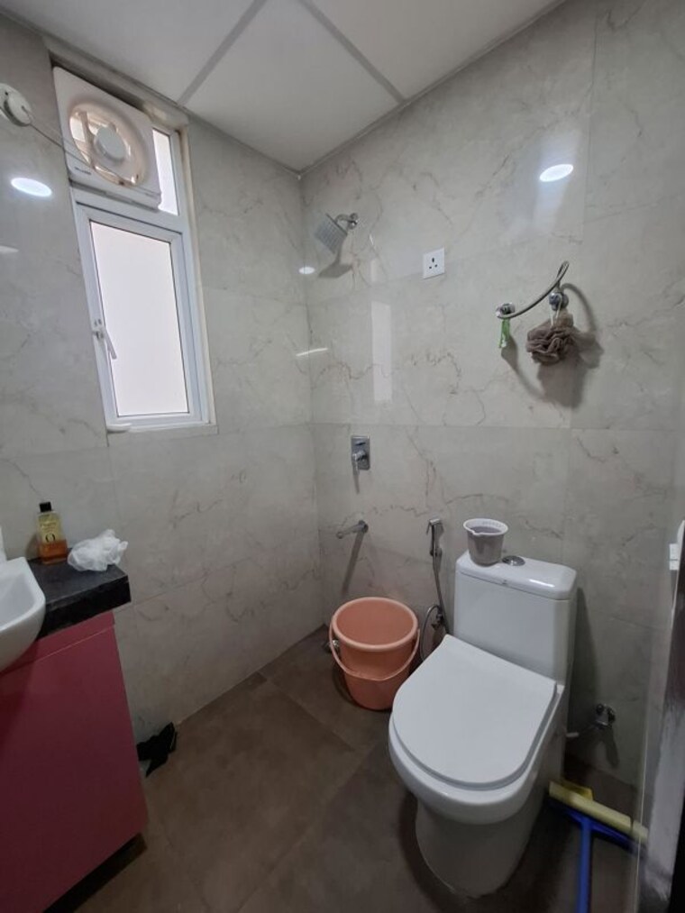 Bathroom, sector 23 3 Bedroom 1600 Sq.Ft. Builder Floor In Sector 23 Gurgaon 10710865