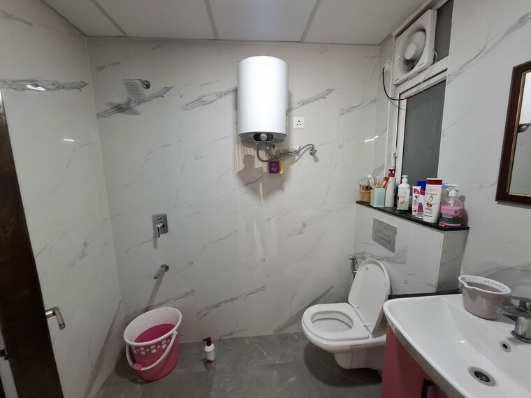 Bathroom, sector 23 3 Bedroom 1600 Sq.Ft. Builder Floor In Sector 23 Gurgaon 10710865