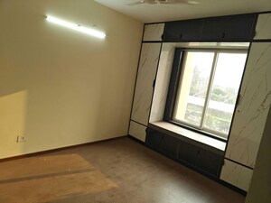 Room in 3 BHK Builder Floor at Sector 21 – for Rent