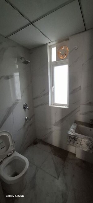 Bathroom in 1 BHK Builder Floor at Sector 23 – for Rent