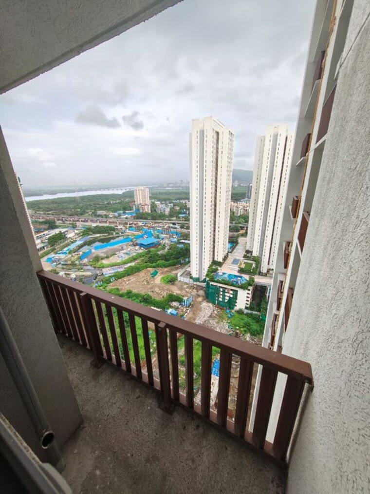 Balcony, lodha-splendora 1 Bedroom 402 Sq.Ft. Apartment In Ghodbunder Road Thane 10710886