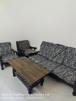 Bedroom in 1 BHK Builder Floor at Sector 52 – for Rent