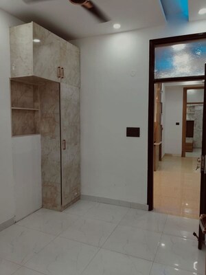 Room in 2 BHK Builder Floor at A and M Shakti Plaza, Shakti Khand Iii – for Rent