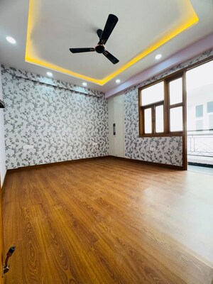 Room in 3 BHK Apartment at Chattarpur – for Rent