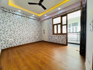 Room in 3 BHK Apartment at Chattarpur – for Rent