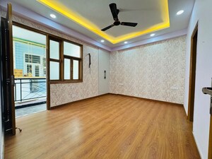 Room in 3 BHK Apartment at Chattarpur – for Rent