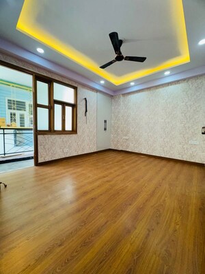 Room in 3 BHK Apartment at Chattarpur – for Rent