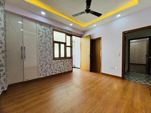 Room in 3 BHK Apartment at Chattarpur – for Rent