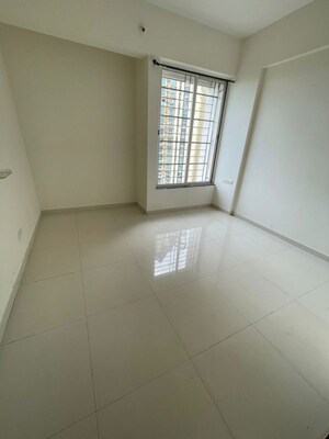 Room in 3 BHK Apartment at Vasant Fiona, Pokhran Road No Two – for Rent