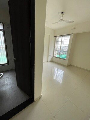 Room in 3 BHK Apartment at Vasant Fiona, Pokhran Road No Two – for Rent