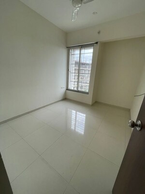 Room in 3 BHK Apartment at Vasant Fiona, Pokhran Road No Two – for Rent